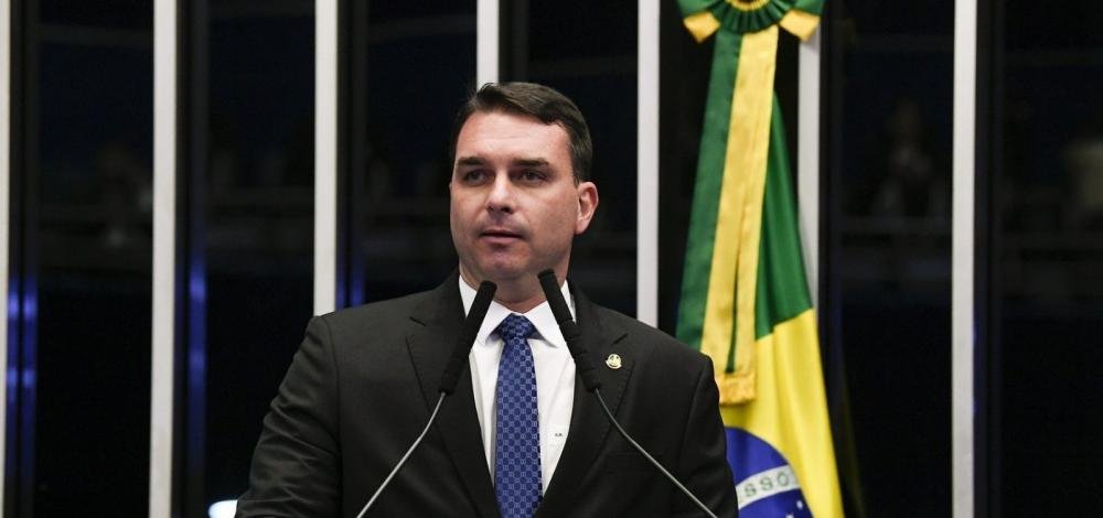 Flávio Bolsonaro deve depor nesta segunda ao MPF sobre vazamento de operação da PF