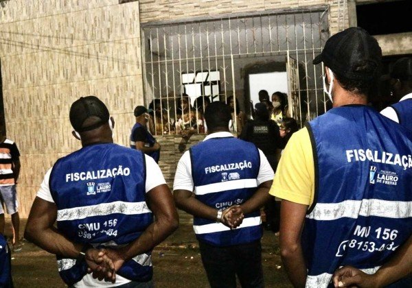 Decreto prorroga toque de recolher entre 18h e 5h até domingo (26)