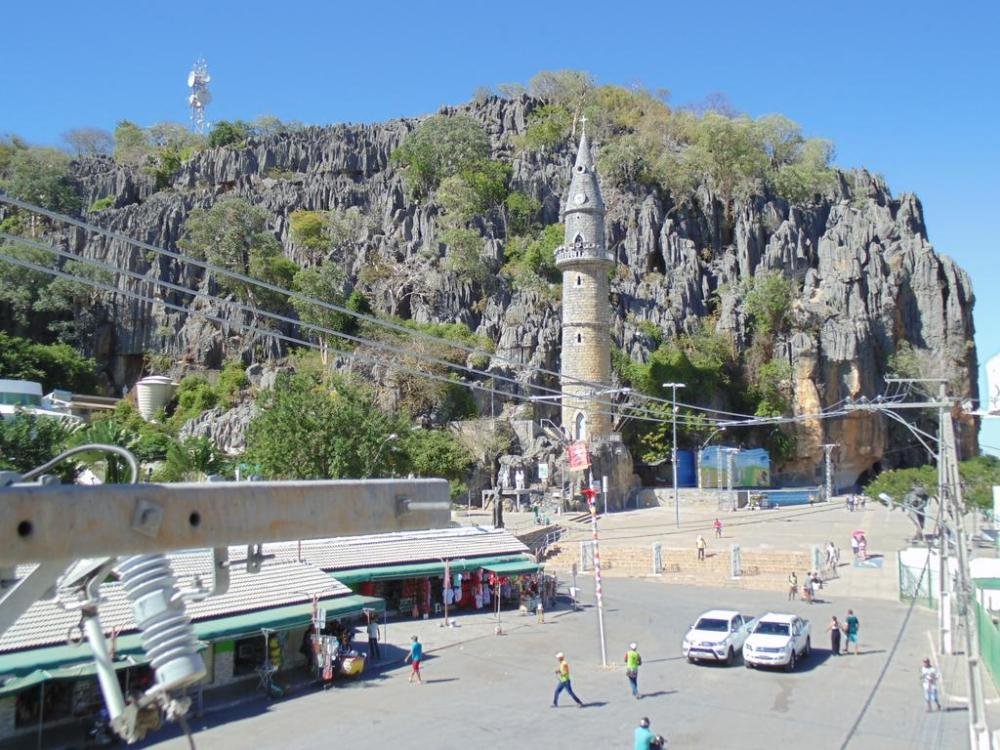 Prefeitura de Bom Jesus da Lapa decreta toque de recolher