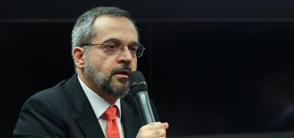 Itamaraty confirma ajuda para Weintraub conseguir visto para os EUA