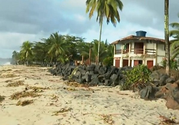 Mar avança e provoca erosão na costa do município causando destruição em bairros de Ilhéus