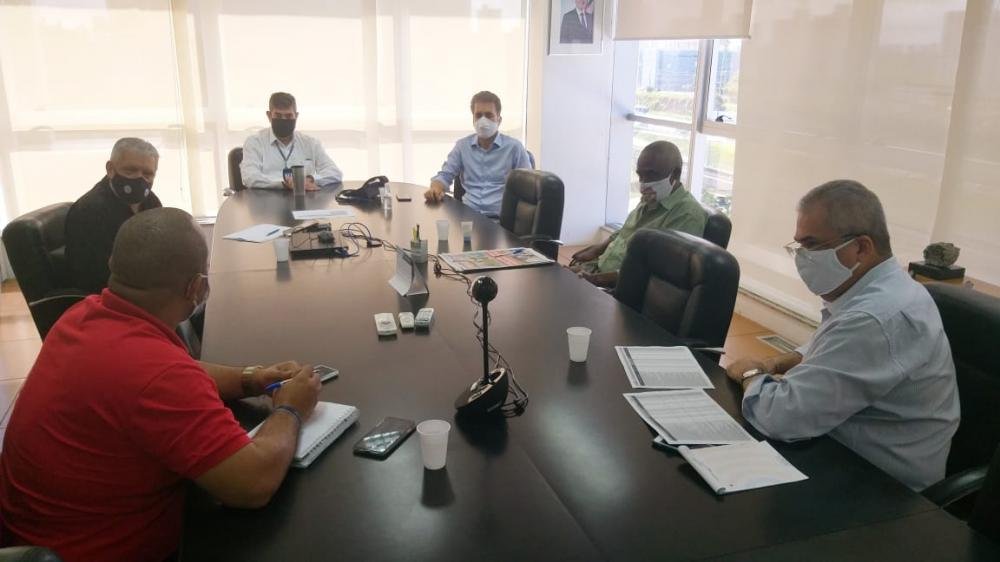 Robinson pede que Desenbahia amplie o prazo para taxista pagar financiamento