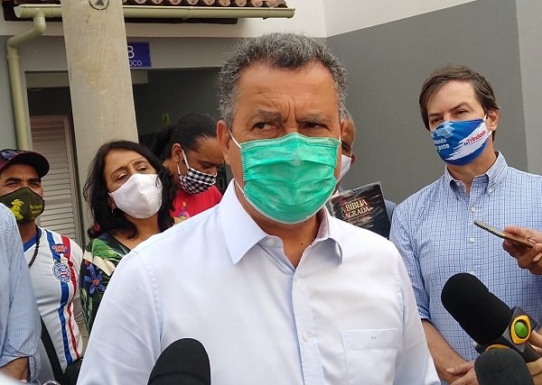 Governo aguarda documentação do exterior para pedir aval a testagem de vacinas, diz Rui