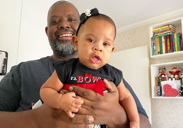 Péricles revela ter perdido 13 kg pela filha: ‘Preciso estar bem para ela’