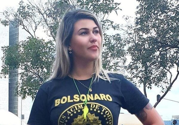 Juiz determina exclusão de posts de Sara Giromini sobre menina que sofreu estupro