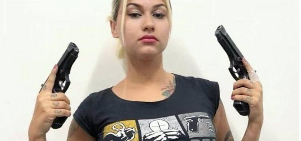 Perfis de Sara Winter são tirados do ar após exposição de criança