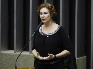 Deputada Carla Zambelli testa positivo para coronavírus