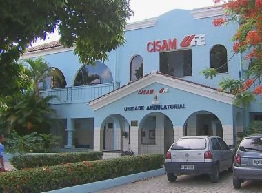 Menina de 10 anos que engravidou após estupro deixa hospital em Pernambuco