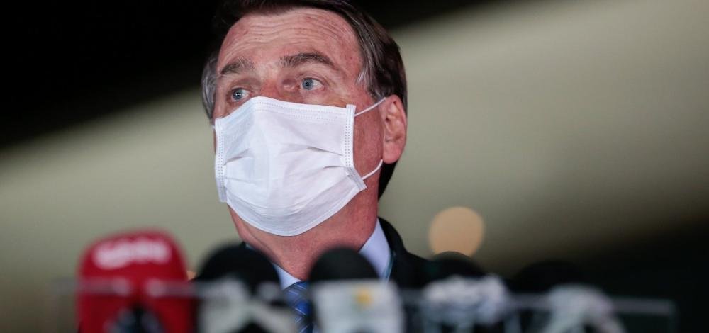 Imprensa mundial repercute ameaça de agressão feita por Bolsonaro a repórter