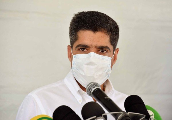 ‘Inaceitável’, diz ACM Neto sobre ataque de Bolsonaro a jornalista