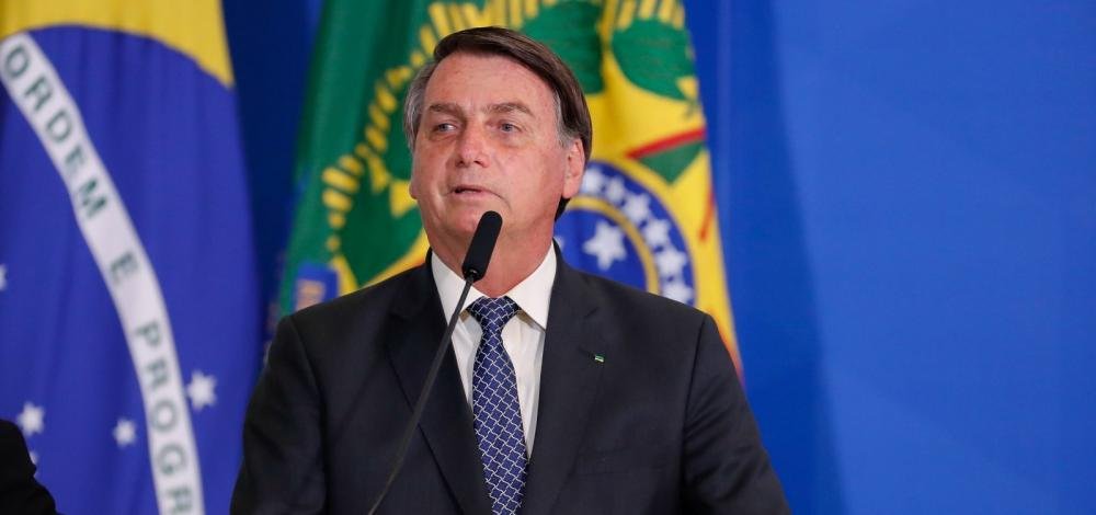 Bolsonaro diz que jornalistas são 'bundões' e têm mais chances de morrer de Covid-19