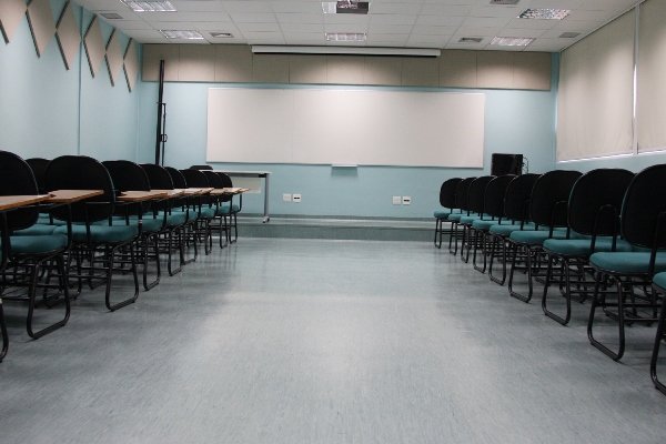 Onda de demissões pode atingir 30 mil professores de escolas particulares na Bahia