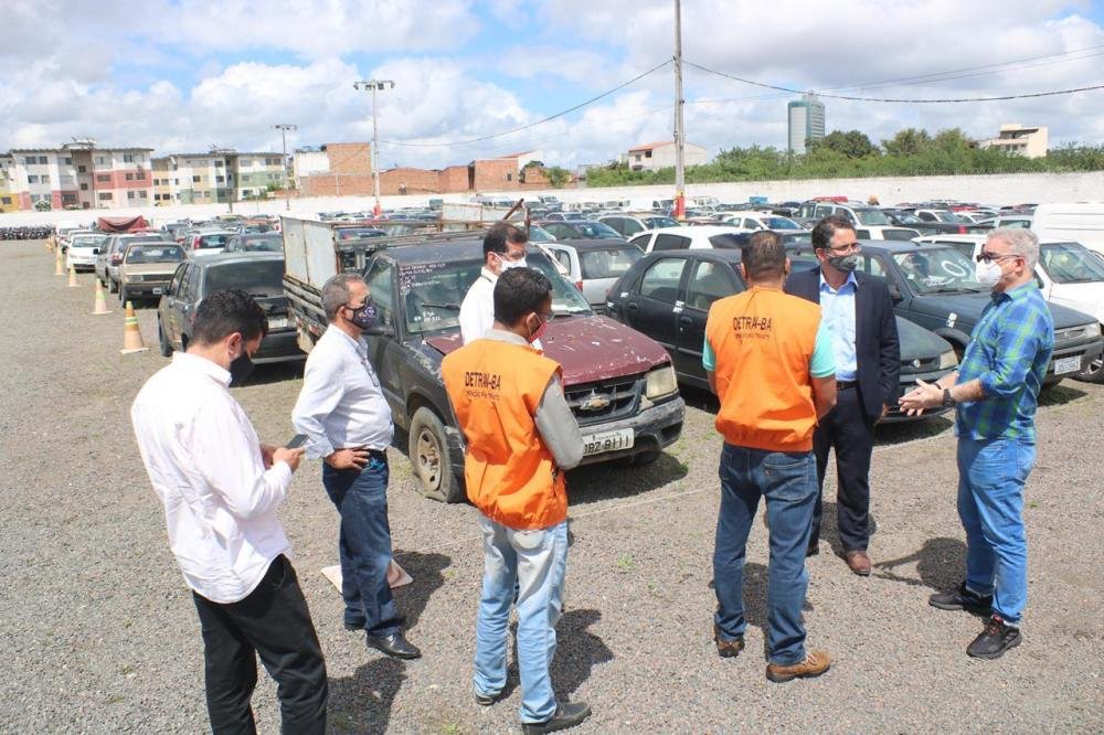 Diretor do Detran-BA visita pátio em Feira, constata irregularidades e anuncia mudanças no atendimento