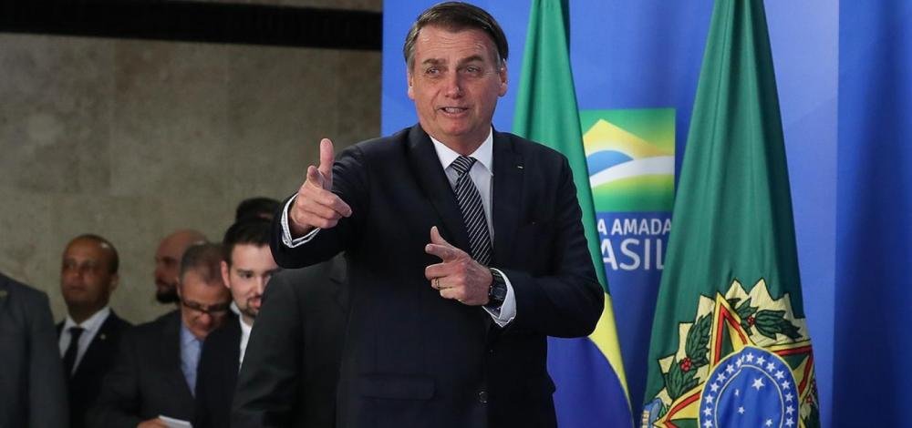 Ao lado de criança, Jair Bolsonaro faz piadas sobre pessoas gordas e misoginia