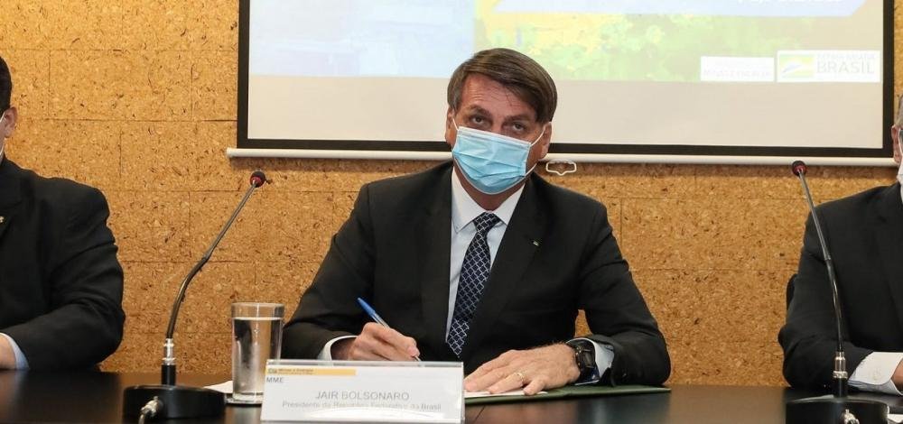 Celso de Mello determina que Bolsonaro preste depoimento presencial na PF