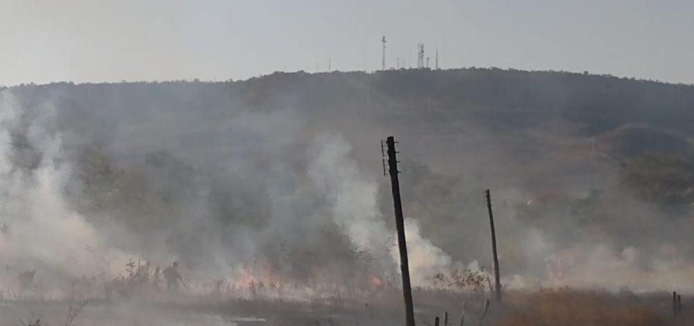 Incêndio atinge extensa área de vegetação em Barreiras