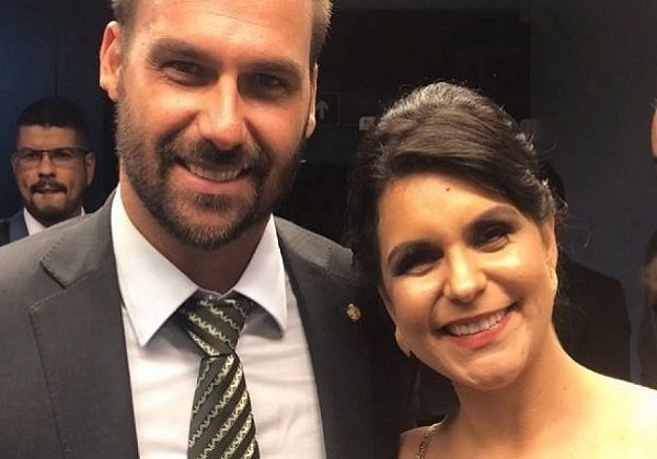 Eduardo Bolsonaro cita pesquisa para atacar Dayane Pimentel e ela rebate