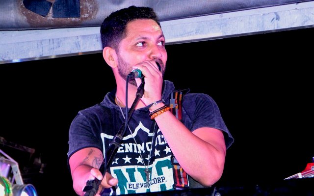 Vocalista da banda Chicana morre em acidente de carro