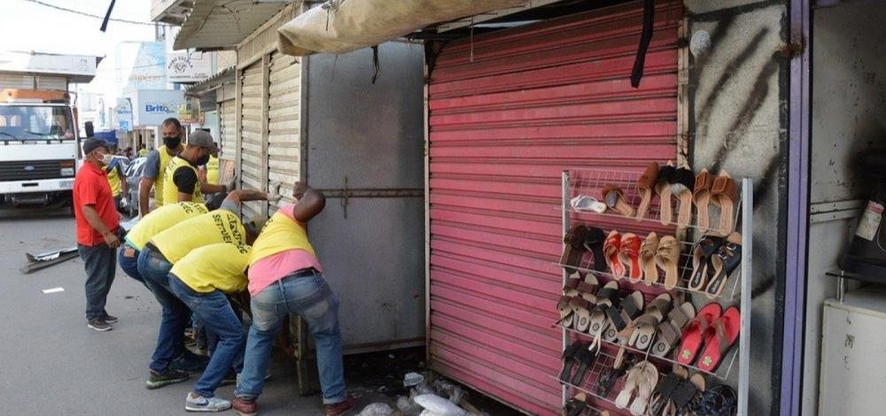 Após decisão judicial, prefeitura de Feira suspende retirada de barracas