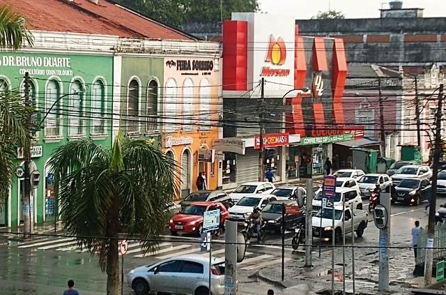 Prefeito de Feira autoriza abertura de Shoppings aos domingos, mantém comércio aberto e bares fechados