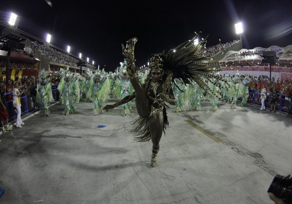 Escolas de samba do Rio adiam desfile de 2021