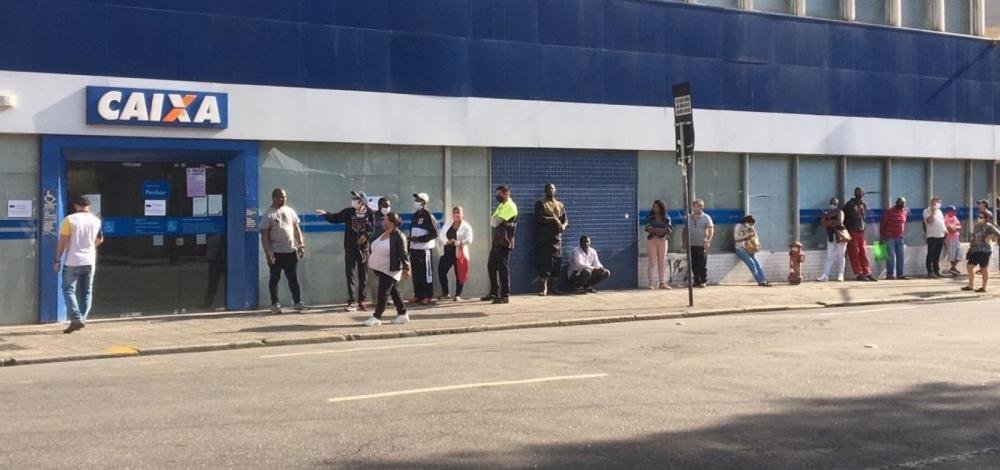 Agências da Caixa não abrem hoje (26) e saques de auxílios são retomados na próxima semana