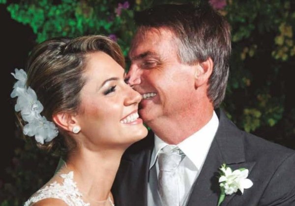 Bolsonaro repassou para Michelle R$ 7,5 milhões que seriam para testes de coronavírus