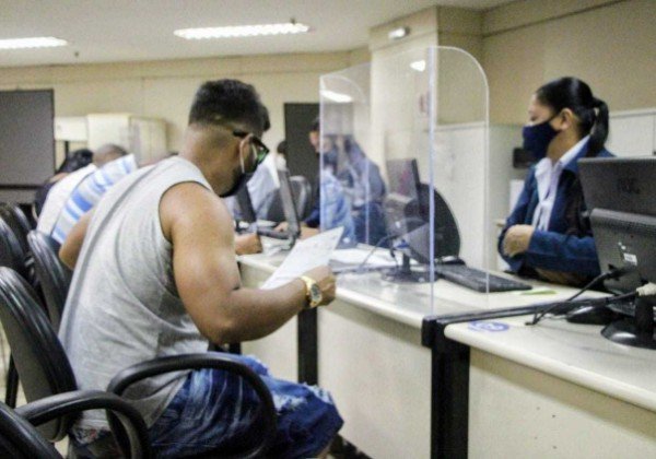 Renovação da carteira é o serviço mais procurado no Detran