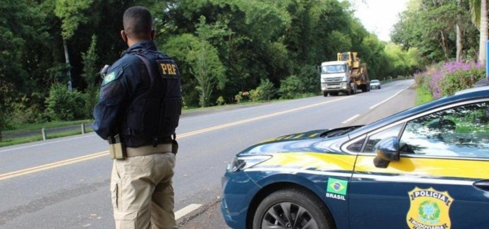 PRF monta força-tarefa de fiscalização em rodovias na BA durante feriado prolongado