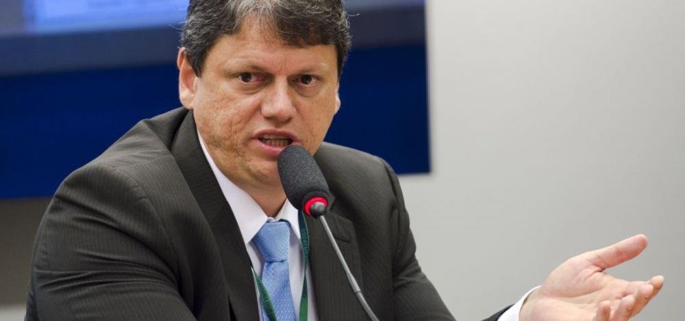 Ministro da Infraestrutura, Tarcísio Freitas vem à Bahia liberar trecho da BR-116