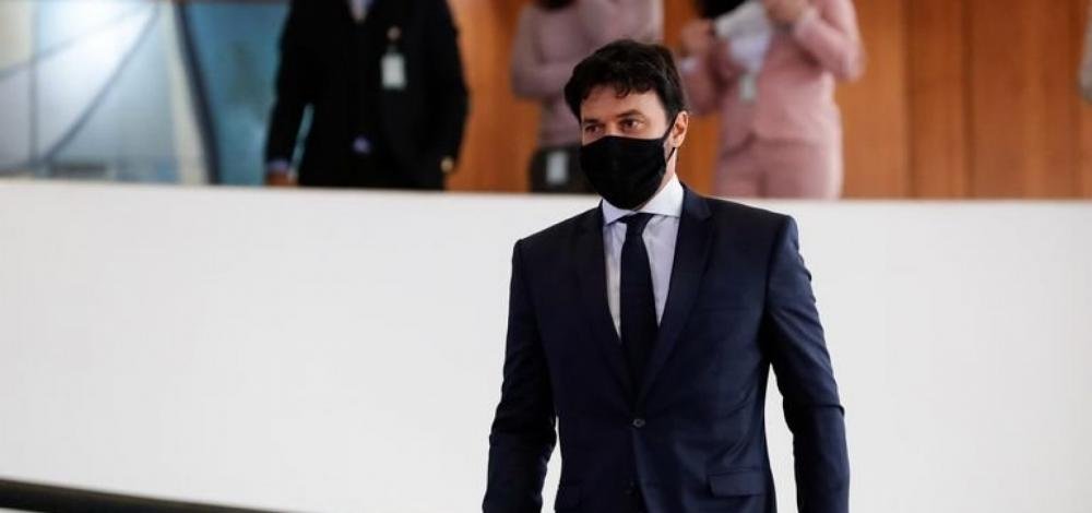 Ministro das Comunicações, Fábio Faria, diz que está com Covid-19