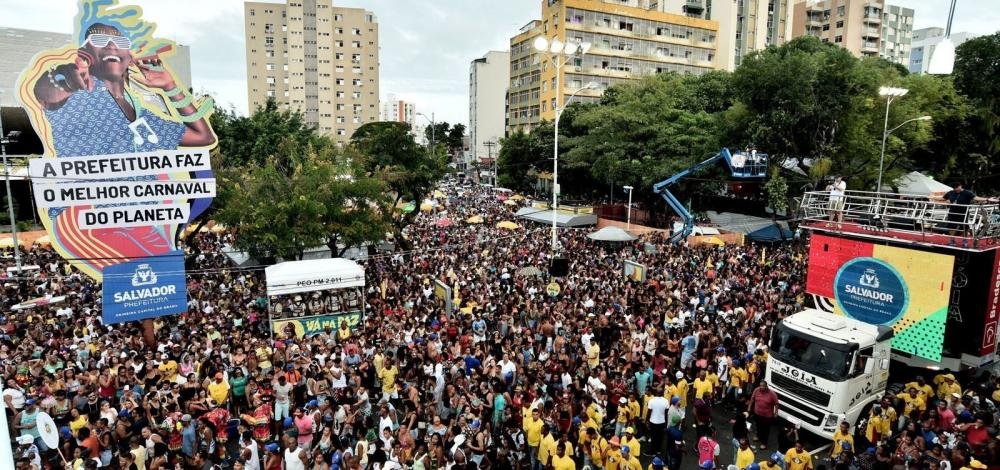 Em meio a pandemia, blocos e camarotes seguem vendendo abadás para carnaval 2021 em Salvador