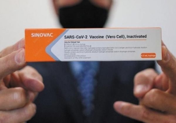 Governo Bolsonaro deve definir qual vacina comprar a partir de preços e quantidades de doses