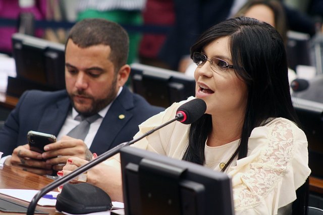 Dayane Pimentel defende presença de policiais em campus universitários e escolas