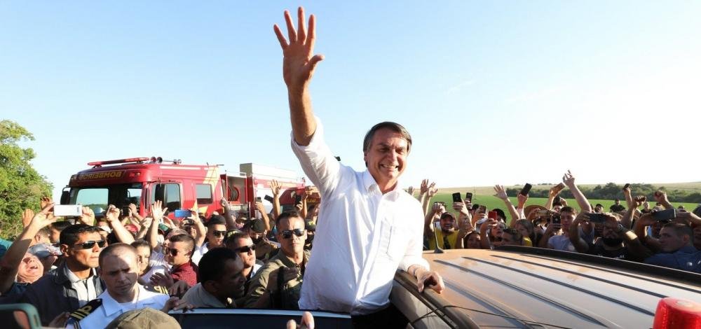 Bolsonaro diz que 'ganhou' de Doria após Anvisa suspender Coronavac