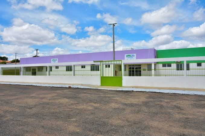 Durante live, Rui anuncia reabertura da Upa de Serrinha