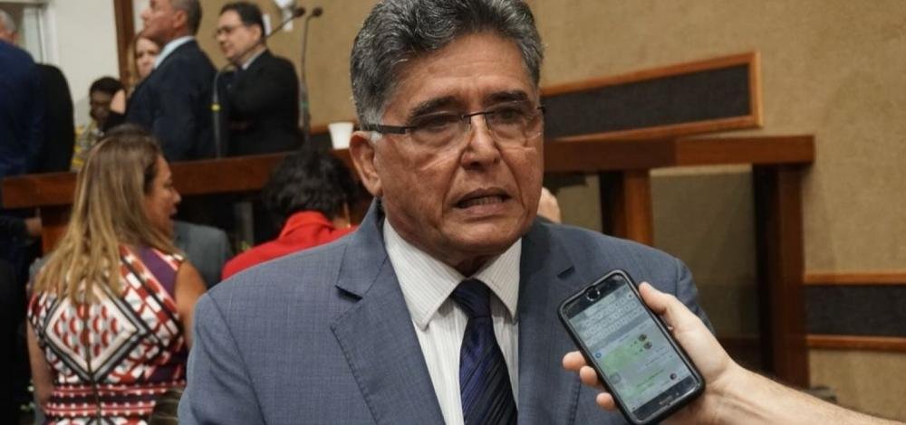 Prefeito de Porto Seguro quer distribuir ‘kit Covid’ e diz que verão ‘não sustenta a doença