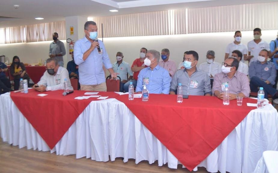 Em Feira, Rui anuncia adesão de novos aliados para campanha de Zé Neto e Roque Santos