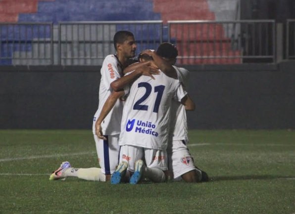 Bahia de Feira vence fora de casa e decide vaga para próxima fase na Arena Cajueiro