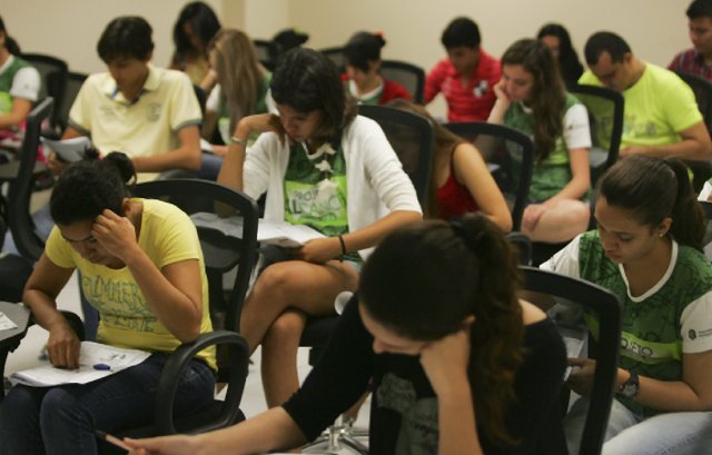 Concurso público oferta 31 vagas para professor efetivo da Ufob