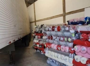 Feira: Polícia prende 4 em ação que apreendeu carga de tecidos avaliada em R$ 1 milhão
