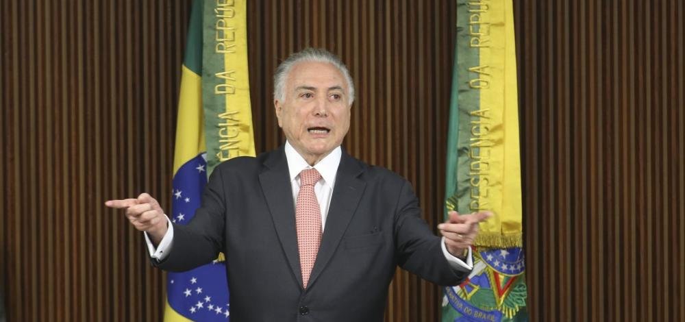 Michel Temer vota em São Paulo e diz acreditar em reeleição de Covas 