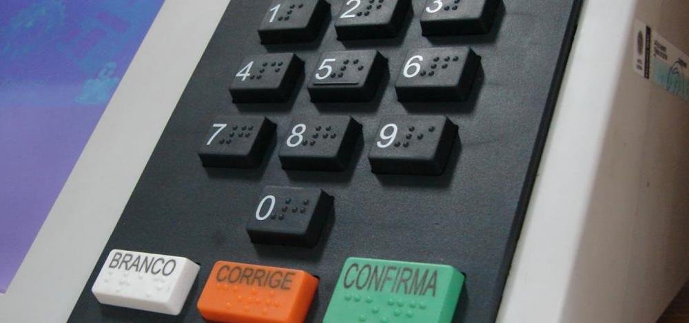 Duas urnas eletrônicas são substituídas na Bahia, aponta TRE