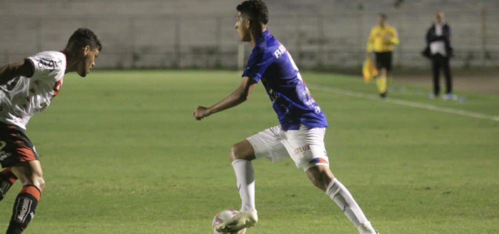 Vitória vence primeira fora de casa e soma cinco jogos sem perder na Série B