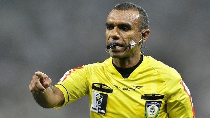 Árbitro Fifa apita duelo entre Bahia e Grêmio em Pituaçu