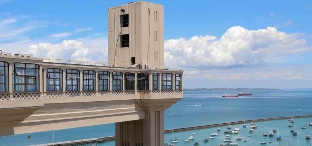 Forças Armadas higienizam Elevador Lacerda para conter avanço da Covid-19