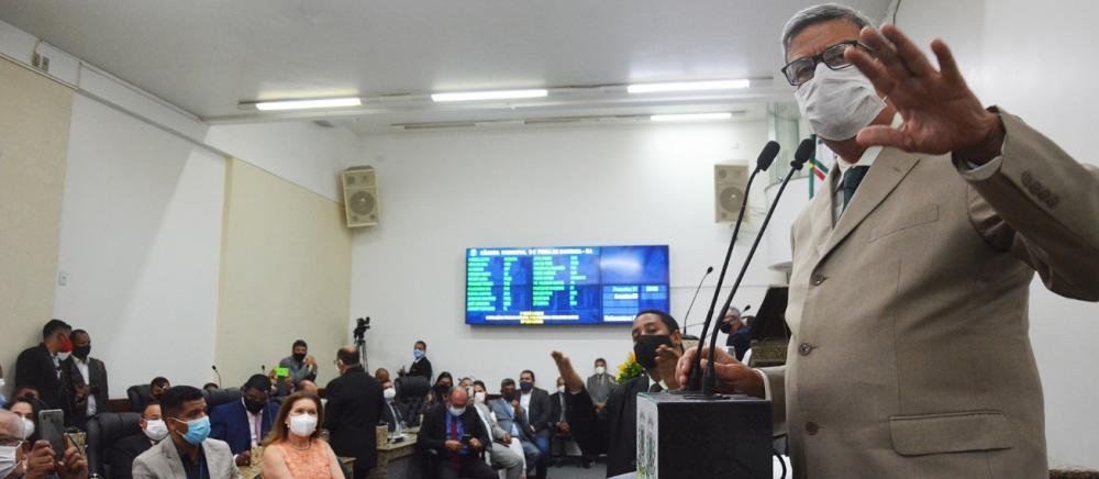 Colbert Martins toma posse e faz balanço dos 2 anos à frente da prefeitura