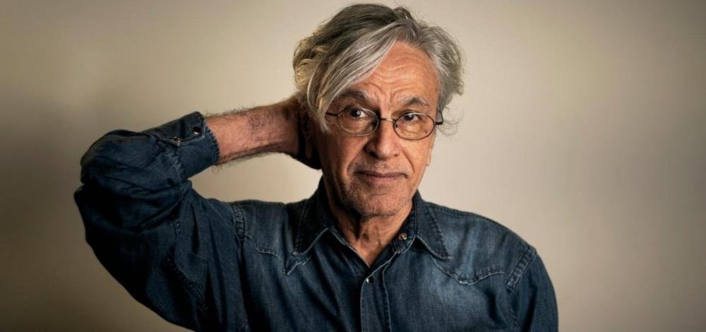 Caetano Veloso vai processar cantora que divulgou vídeo fake de aglomeração