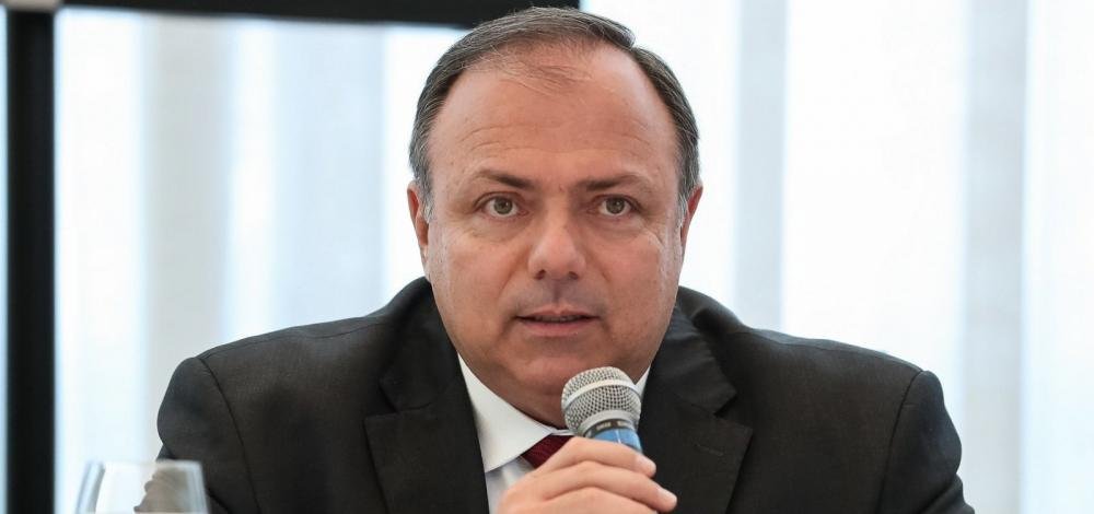 Ministério da Saúde assina acordo para compra de 100 mil doses da CoronaVac