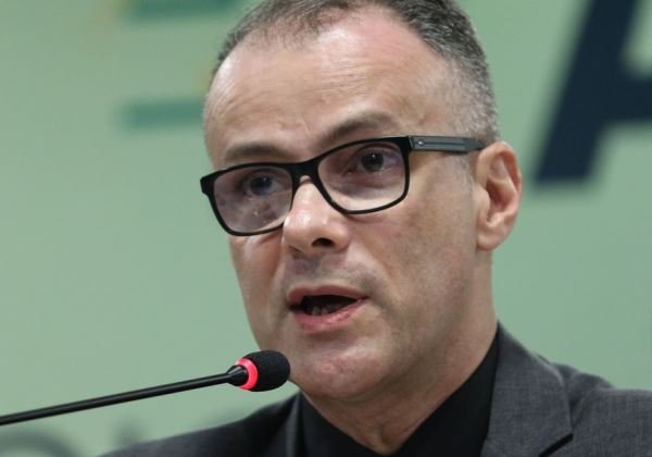 ‘Vitória sobre vírus passa por mudança de comportamento’, diz presidente da Anvisa